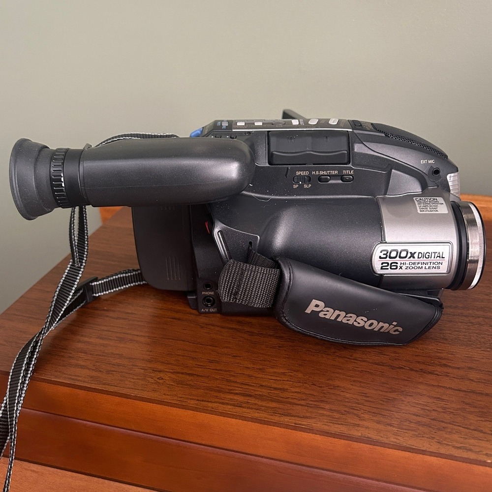Panasonic Palmcorder PalmSight PV-L779 VHS-C Camcorder Bag Manual NOT TESTED - Picture 10 of 14